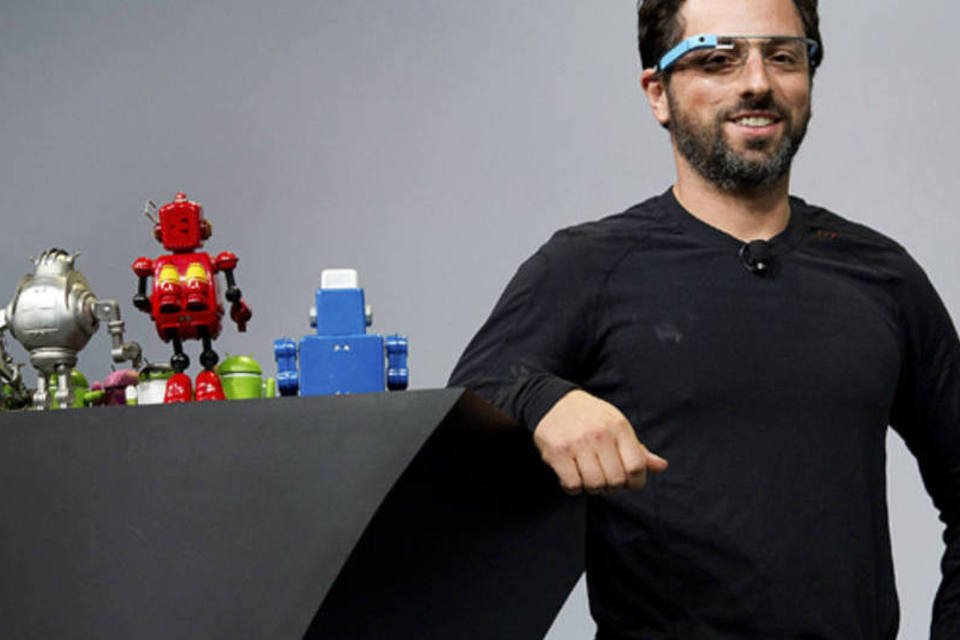 Sergey Brin, cofundador do Google, usando o Google Glass (Bloomberg)