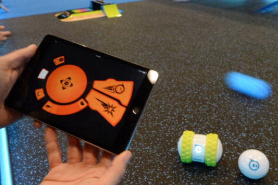 Brinquedos clássicos e retrô concorrem com novas tecnologias