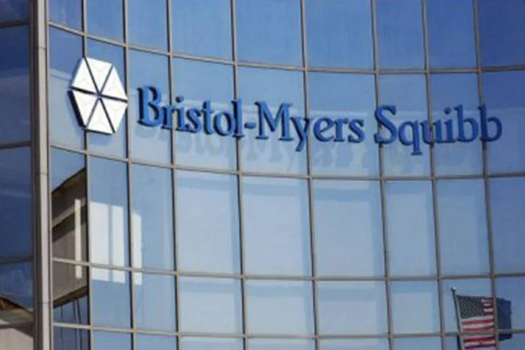 
	Pr&eacute;dio da Bristol-Myers Squibb: empresa disse nesta sexta-feira que teve lucro de 726 milh&otilde;es de d&oacute;lares, ou 0,44 d&oacute;lar por a&ccedil;&atilde;o, no quarto trimestre
 (Frank Perry/AFP)