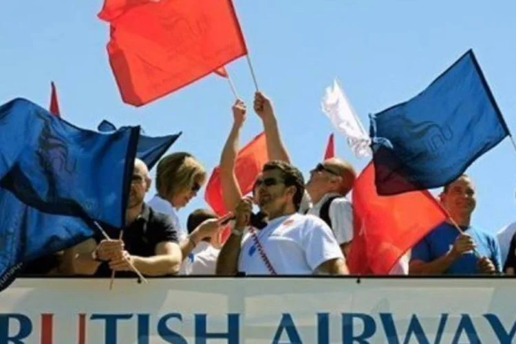 Manifestantes no primeiro dia da greve no Aeroporto de Heathrow (.)