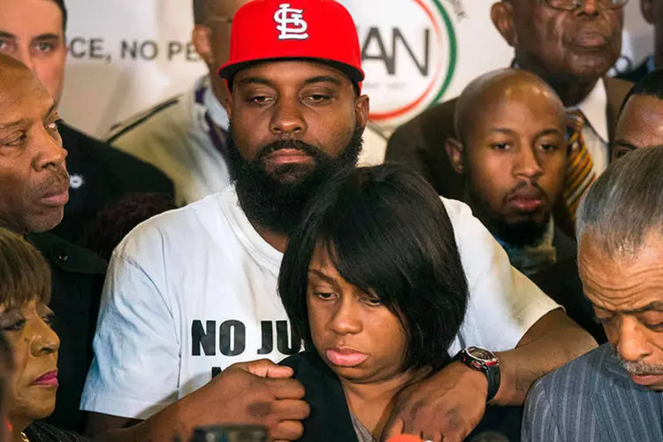 Michael Brown e sua mulher Cal, a família do jovem negro que foi morto por um policial em Ferguson, nos EUA (REUTERS/Adrees Latif)