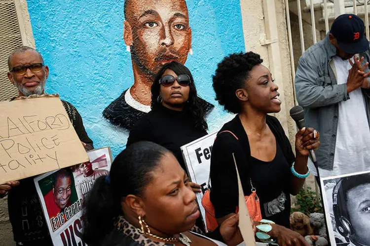 Protesto contra não-indiciamento de policial responsável pela morte de manifestante negro nos EUA (REUTERS/Patrick T. Fallon)