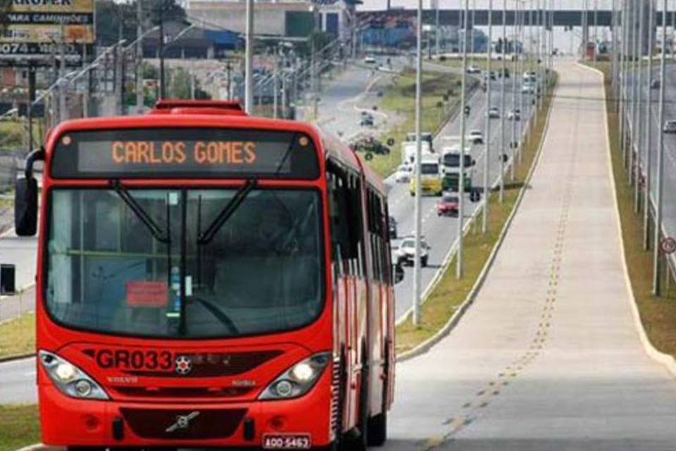 Greve de ônibus em Curitiba entra no segundo dia