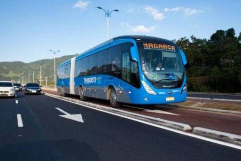 Incêndio interrompe a circulação de ônibus do BRT Rio