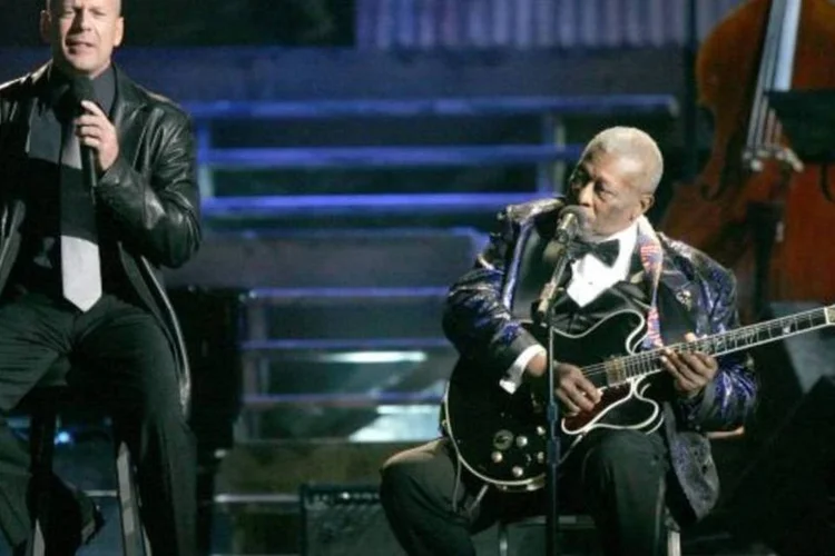 
	Bruce Willis e B.B. King: ator quer deixar de heran&ccedil;a para filhas cole&ccedil;&atilde;o musical, que inclui raridades, compilada ao longo dos anos em sua conta do iTunes
 (Frank Micelotta/Getty Images)