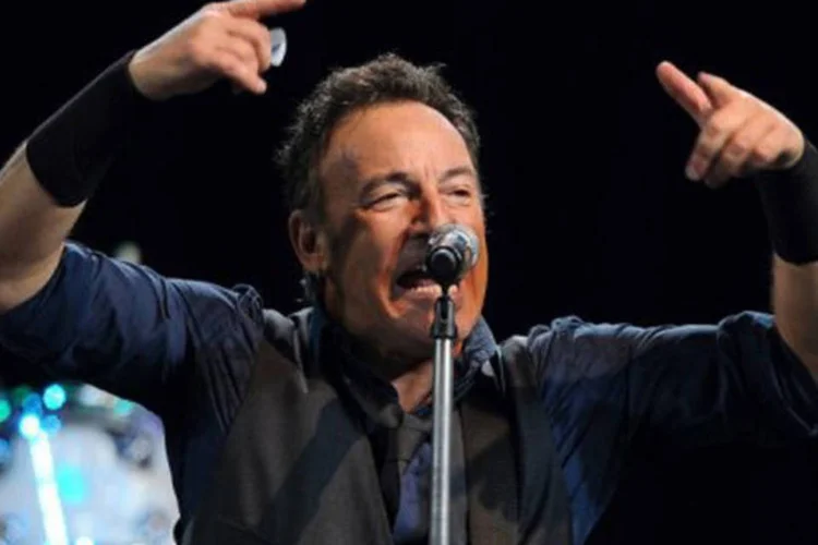 O cantor americano Bruce Springsteen: preocupado em função da relação difícil com seu pai, o cantor começou a fazer terapia em 1982, segundo a revista (©AFP / Lluis Gene)