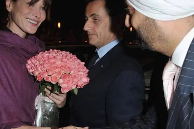Sarkozy e a primeira-dama Carla Bruni chegam à Índia para negociações bilaterais (Pascal Le Segretain/Getty Images)