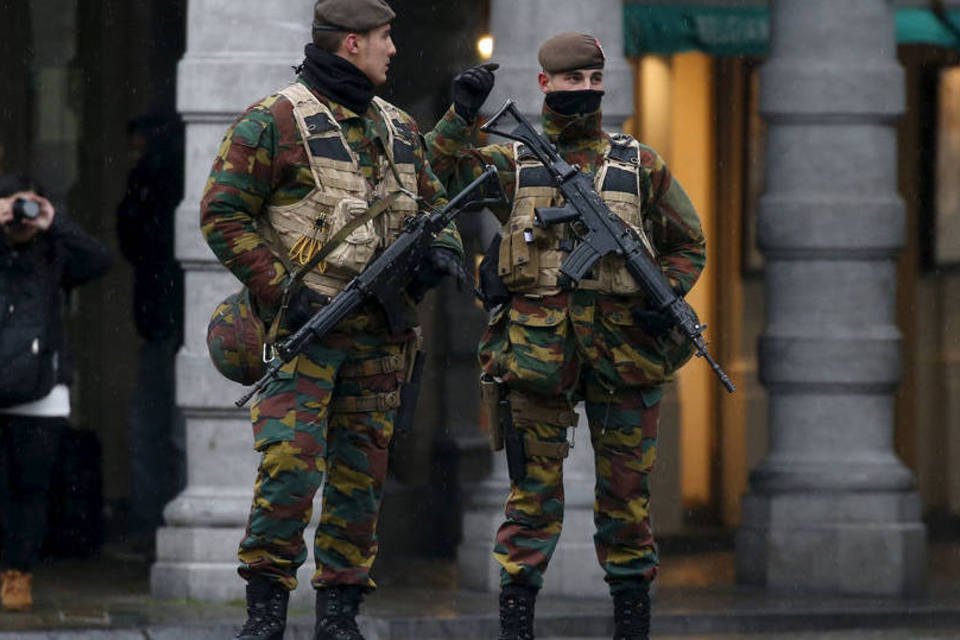 Bélgica detém dois suspeitos de ligação com ataques em Paris