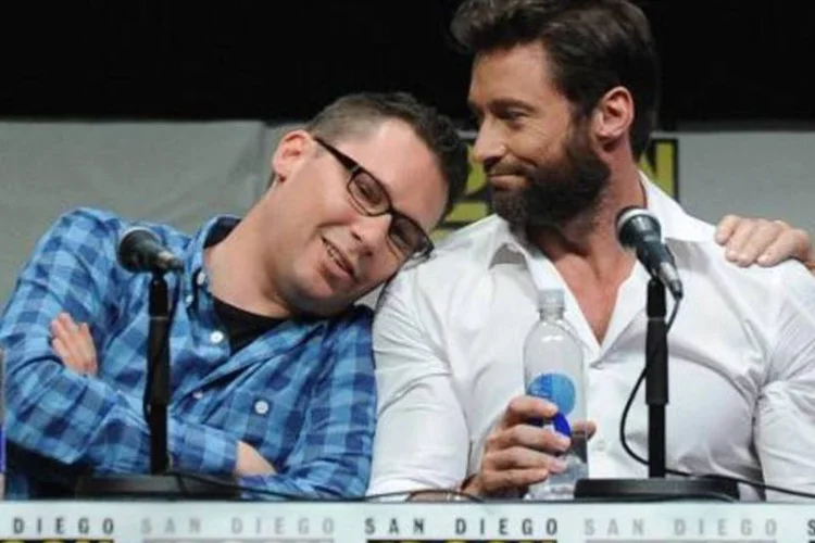 O diretor Bryan Singer (E) e o ator Hugh Jackman durante Comic-Con em 2013 (Kevin Winter/AFP)