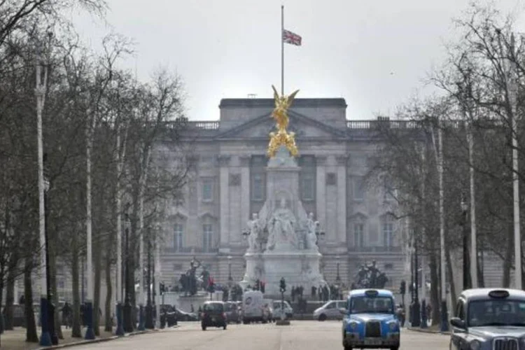 
	Pal&aacute;cio de Buckingham: incidente aconteceu uma semana ap&oacute;s a pol&iacute;cia prender dois homens que conseguiram invadir o pal&aacute;cio
 (Reuters)