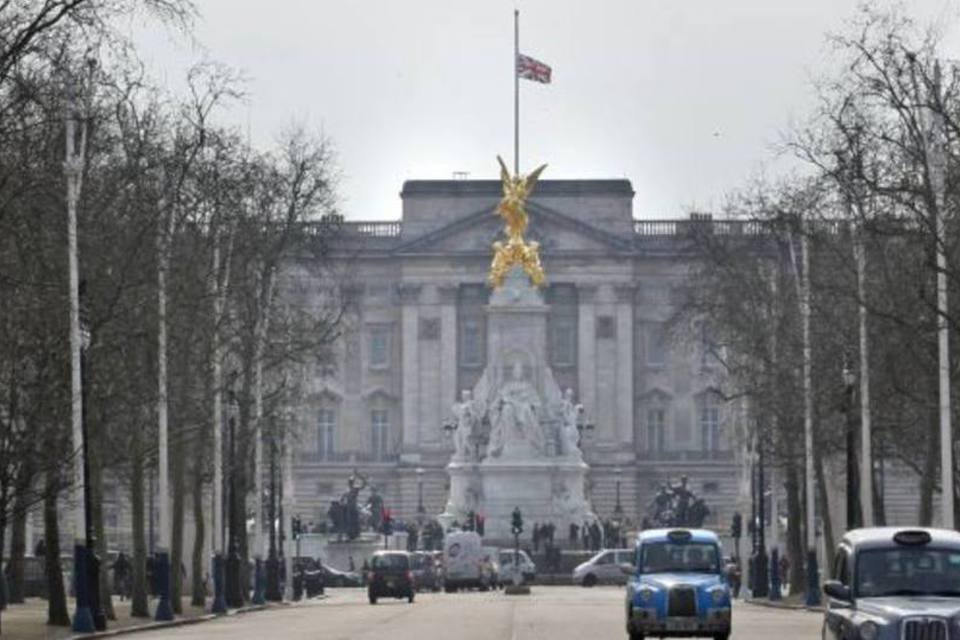 Polícia prende homem com faca no Palácio de Buckingham