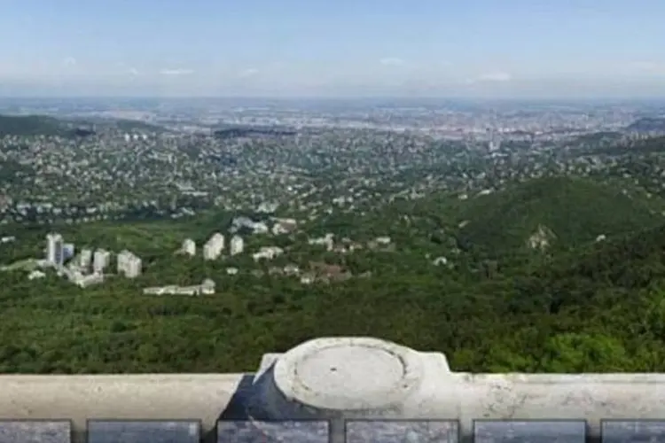 Vista da torre de torre de Janos-hegy, em Budapeste; imagem combina 5 mil cliques (.)