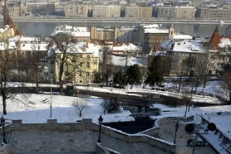 Imagem de Budapeste: a bomba foi encontrada na quarta-feira, próxima a uma ponte ferroviária sobre o rio Danúbio
 (Attila Kisbenedek/AFP)