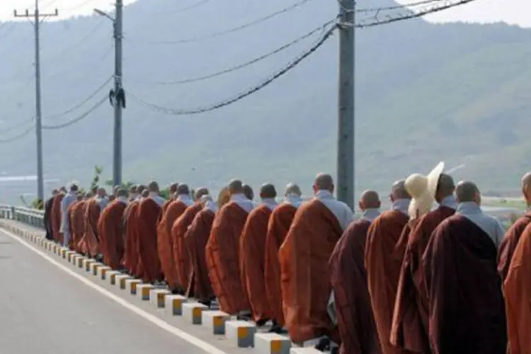 Monges budistas: jovens que foram filmados jogando pôquer - proibido na Coreia do Sul - foram condenados por tribunal (Jung Yeon-Je/AFP)