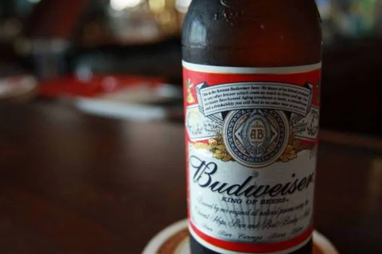 O volume total de cerveja e outras bebidas caiu 0,2% em relação ao terceiro trimestre do ano passado, mas a receita subiu 3,6% (Spencer Platt/Getty Images)