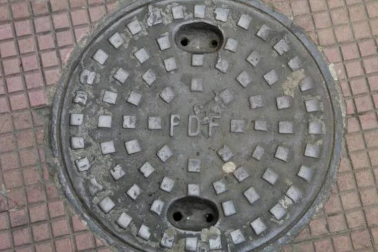 A prefeitura do Rio vem fazendo desde agosto do ano passado vistoria nos bueiros da cidade (Selmy Yassuda/VEJA Rio)