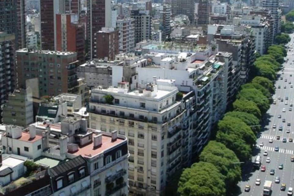 Forte temporal deixa vários feridos e destroços em Buenos Aires