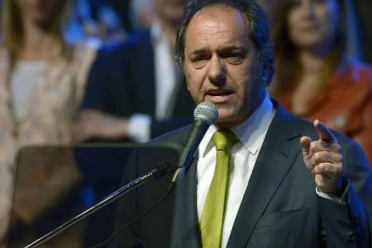 
	Daniel Scioli: &quot;Falei com ele e me disse que era um orgulho acompanhar o vice-presidente de N&eacute;stor Kirchner&quot;, esclareceu o governador da prov&iacute;ncia de Buenos Aires
 (Juan Mabromata/AFP)
