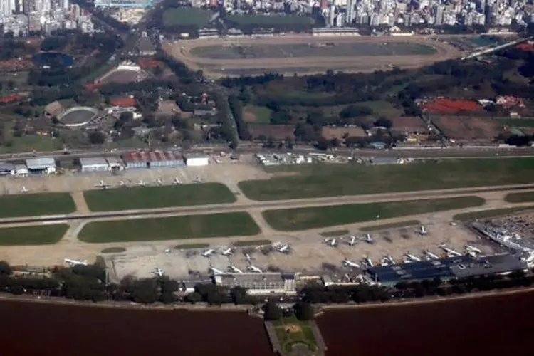 
	Aeroporto de Buenos Aires Jorge Newbery Airpark: no aeroporto foram registrados atrasos em voos para Punta del Este (Uruguai) e Santiago do Chile
 (Wikimedia Commons)