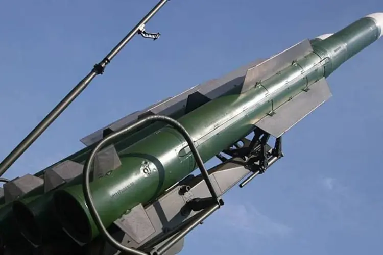 Míssil usado no sistema Buk de defesa antiaérea (Yuriy Lapitskiy / Wikimedia Commons)