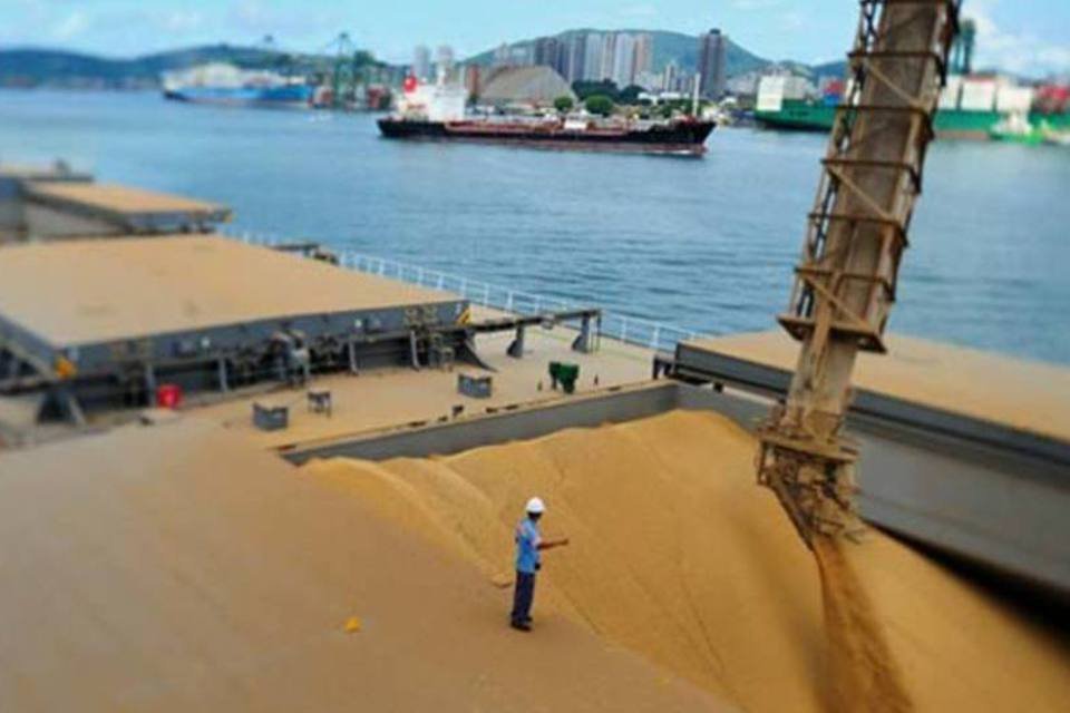 Escala de navios de soja para abril no Brasil cai 40%