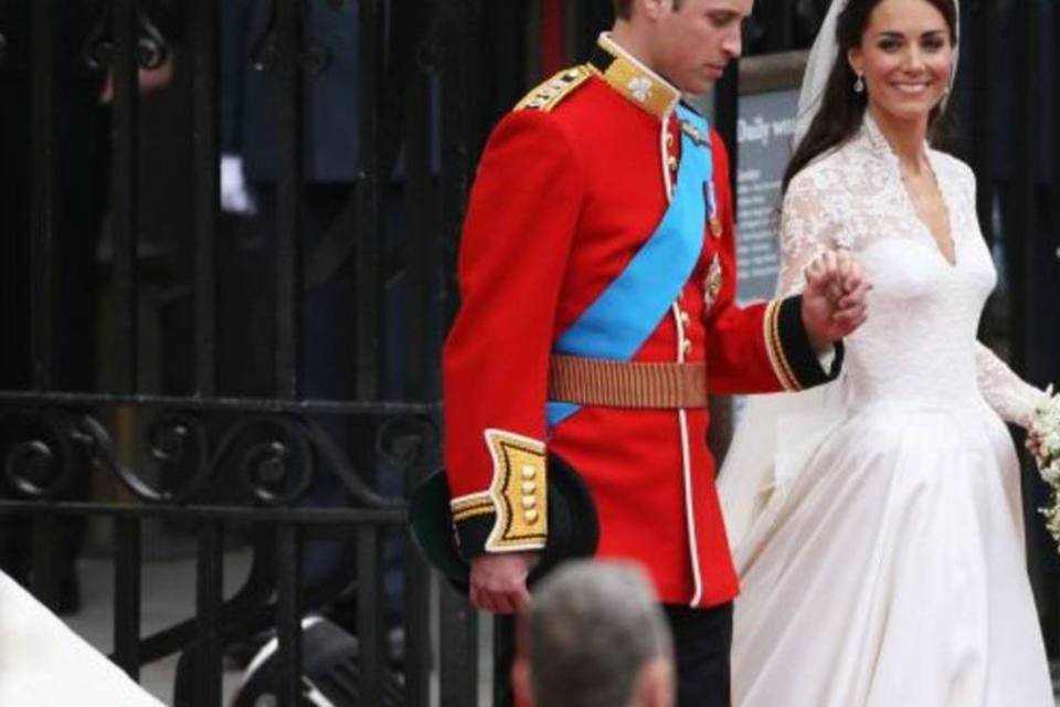 Kate usa buquê como homenagem ao príncipe William