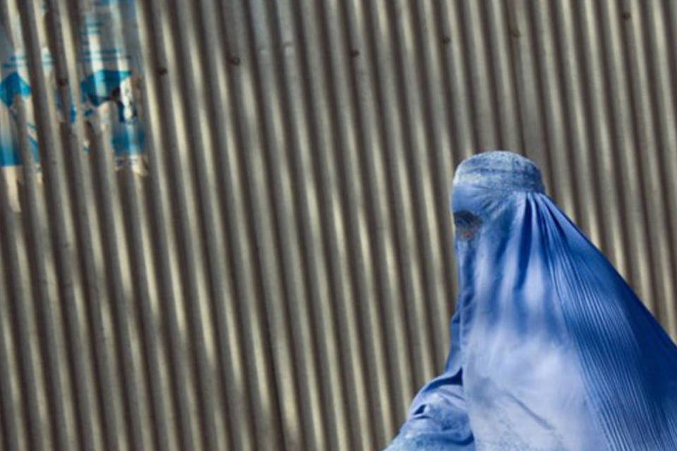 Saudita é condenado a 30 chicotadas por estapear sua mulher