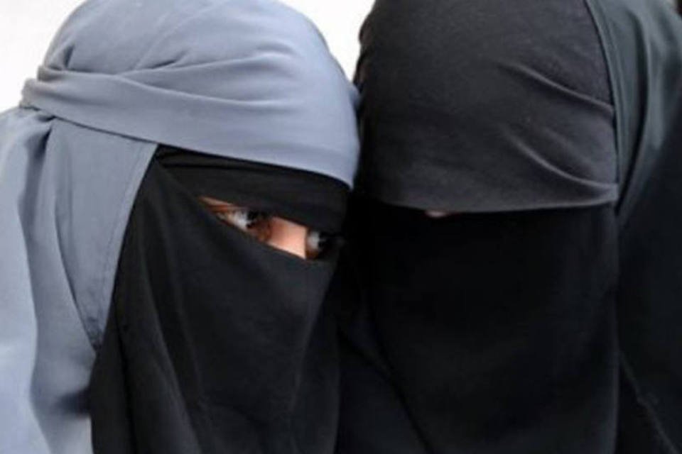 Proibidas de usar véu, muçulmanas preparam protesto na Dinamarca