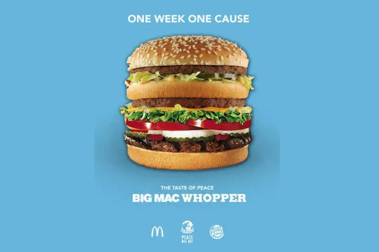 Campanha de 2013 de dois ingleses: ideia idêntica à campanha de 2015 do Burger King sobre a parceria com o McDonald's (Reprodução)