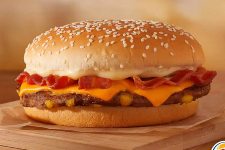 
	Burger King X-Whopper: queijo misturado na carne do hamburger, para agradar os consumidores
 (Divulgação)