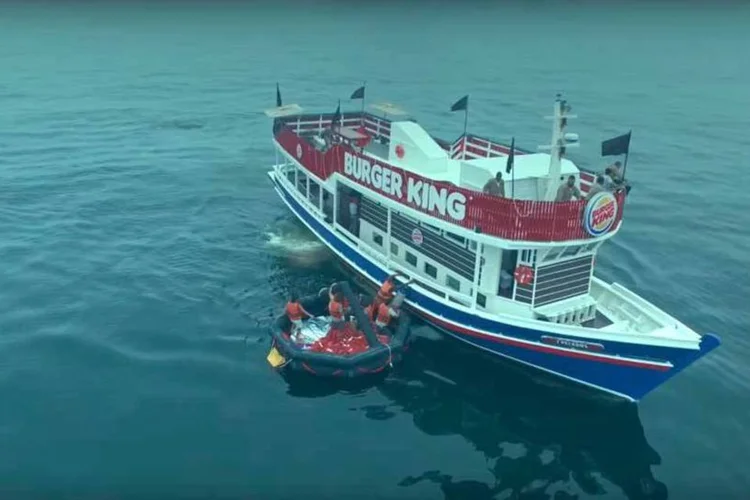 
	Comercial do Burger King: as primeiras cenas geram suspense e criam a expectativa do que vir&aacute; a seguir
 (Reprodução/Youtube)