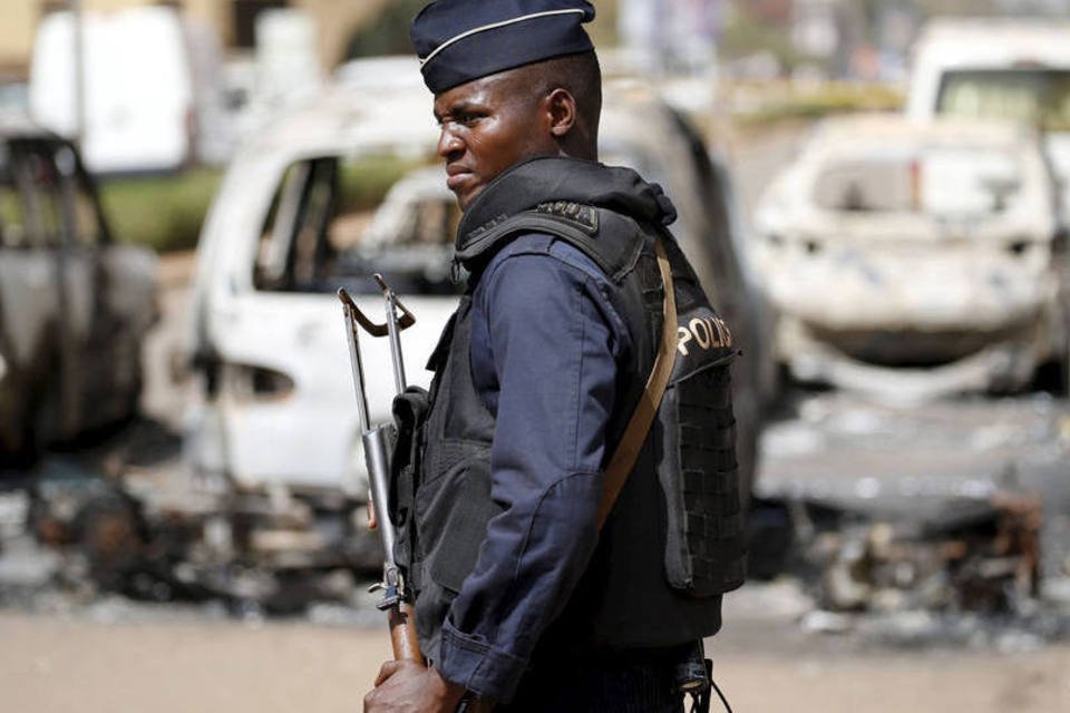 Golpistas assaltam estoque de armas em Burkina Fasso