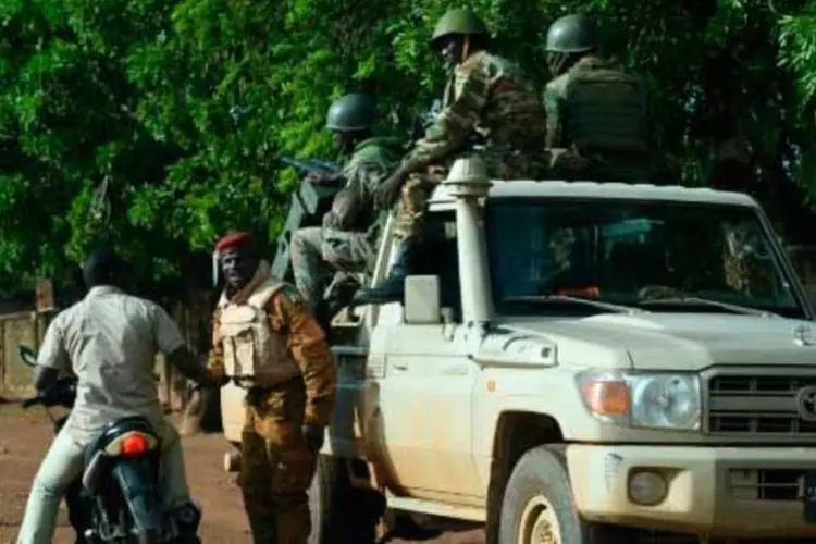 
	Soldados s&atilde;o vistos em Ouagadougou, Burkina Faso
 (AFP/Arquivos / SIA KAMBOU)