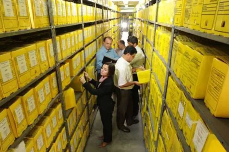 Análise em arquivos: Brasil é o campeão mundial da burocracia  (Germano Luders/EXAME)
