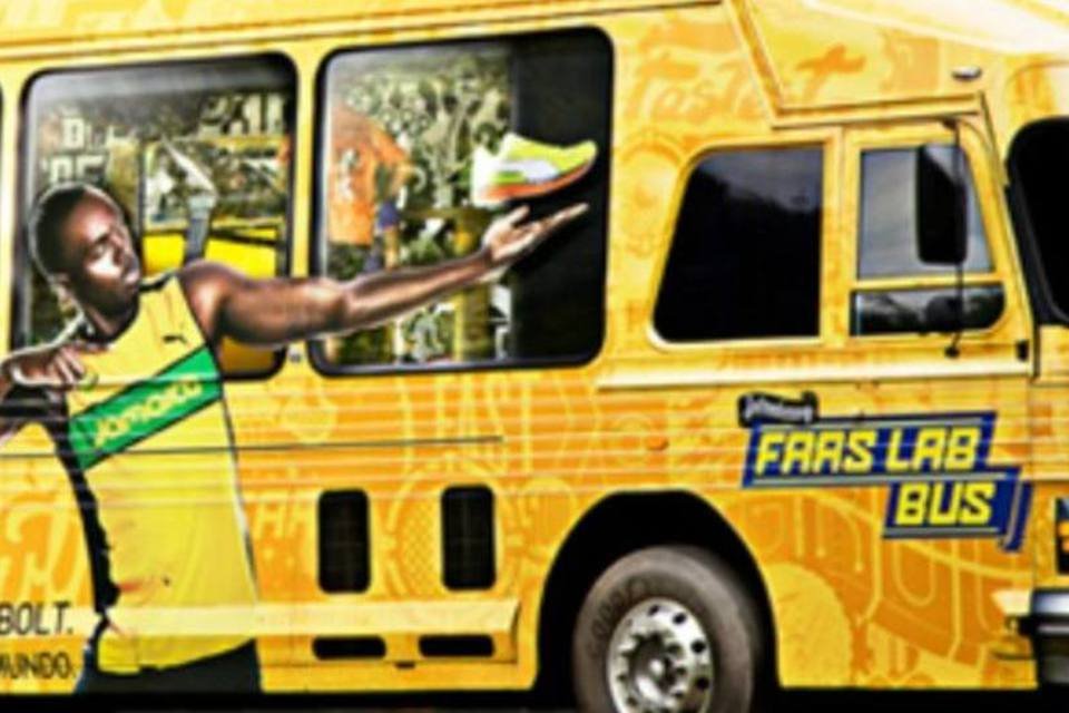 Puma faz ação em ônibus para divulgar nova linha de tênis