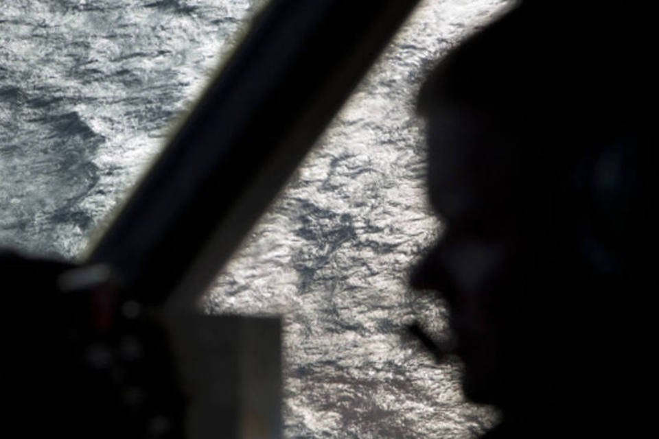 Submarino britânico se une às buscas pelo voo MH370