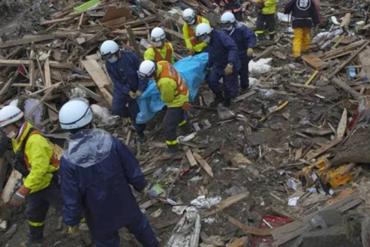Buscas continuam no Japão: autoridades registram 8.649 mortes e 13.261 desaparecidos (Paula Bronstein/Getty Images)