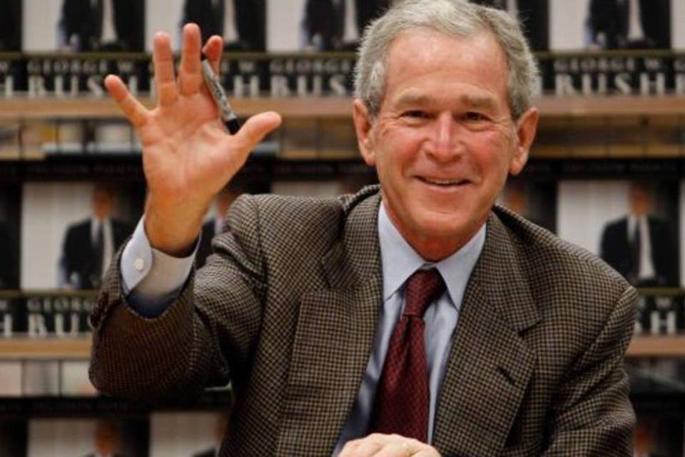 George Bush anuncia apoio a Mitt Romney