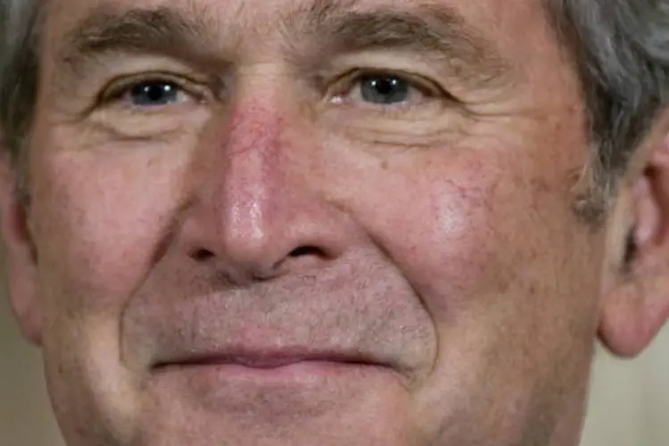 O ex-presidente dos Estados Unidos George W. Bush disse em entrevista transmitida nesta quarta-feira que se sente "confortável" com sua decisão de invadir o Iraque em 2003 (AFP / Jim Watson)
