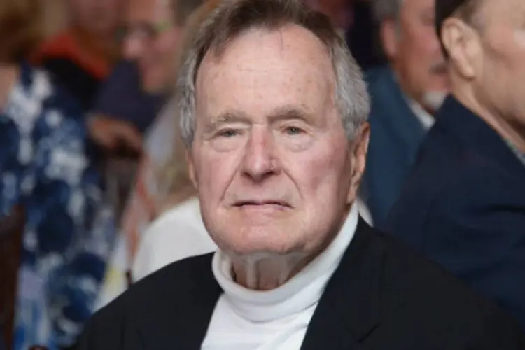 
	George H. W. Bush: ele &quot;est&aacute; com bom &acirc;nimo e continua progredindo&quot;, informou seu porta-voz
 (Michael Loccisano/Getty Images)