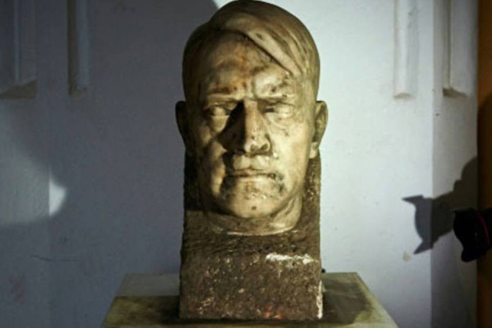 Busto de Hitler feito por seu escultor oficial é encontrado