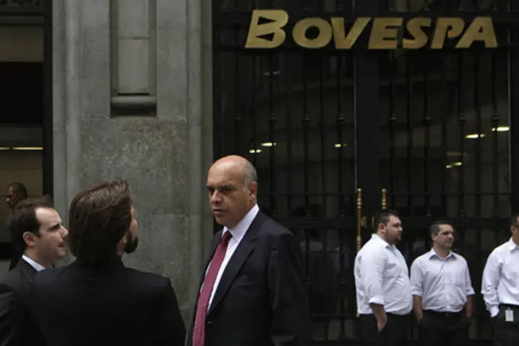 
	Fachada do Bovespa: a alta dos pre&ccedil;os do petr&oacute;leo no exterior endossava a recupera&ccedil;&atilde;o dos pap&eacute;is
 (Bloomberg)