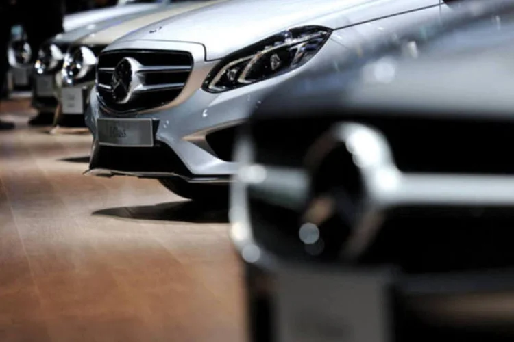 Veículos da Mercedes-Benz em exposição no Salão de Detroit de 2014. Montadora lançou seu Classe C com diversos recursos para smartphones (Daniel Acker/Bloomberg)