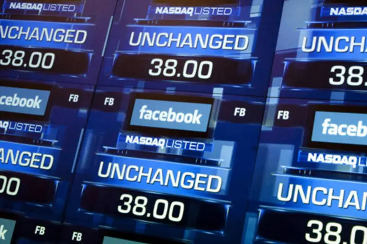 
	Tel&atilde;o com as a&ccedil;&otilde;es do Facebook no dia de sua estreia na Nasdaq, em 18 de maio de 2012
 (Scott Eells/Bloomberg)