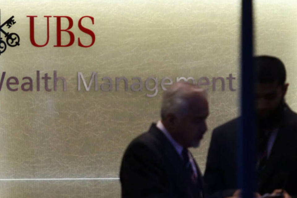 
	Banco UBS: o banco su&iacute;&ccedil;o UBS tamb&eacute;m despencava mais de 7 por cento
 (Chris Ratcliffe/Bloomberg)