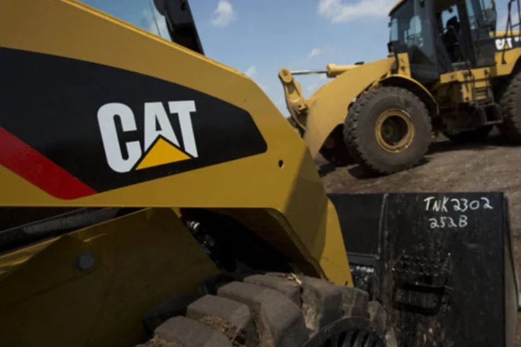 
	Tratores da Caterpillar: a companhia ainda cortou sua previs&atilde;o de lucro para este ano, diante da demanda fraca por seus equipamentos pesados
 (Scott Eells/Bloomberg)