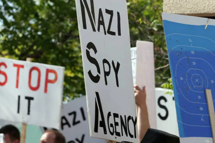 Manifestantes protestam contra a Agência de Segurança Nacional (NSA) perto de uma instalação em construção da agência em Utah (George Frey/Bloomberg)