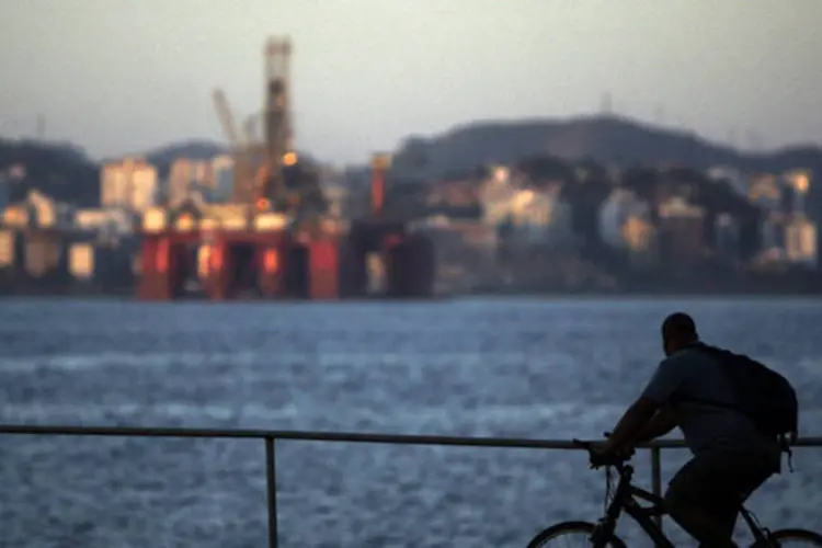 
	Plataforma de petr&oacute;leo da Petrobras na Baia da Guanabara, no Rio de Janeiro
 (Dado Galdieri/Bloomberg)