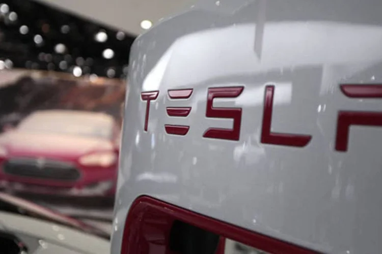Tesla: isso não foi o suficiente para que a montadora do Vale do Silício atingisse sua meta de entregar pelo menos 80 mil veículos (Andrew Harrer/Bloomberg)