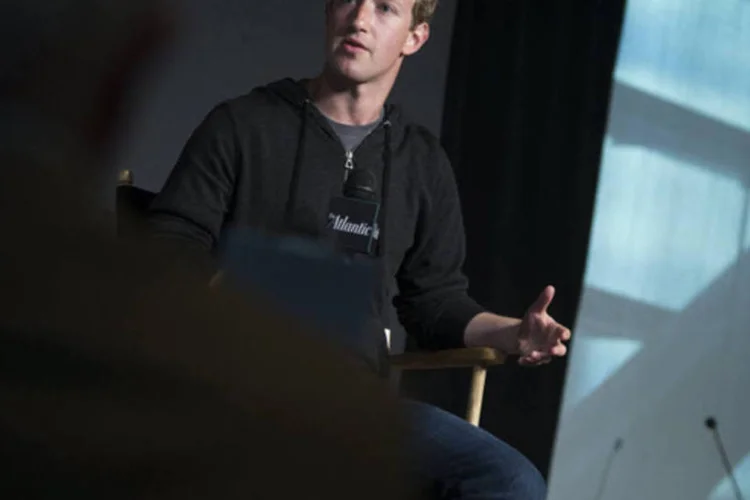 
	Mark Zuckerberg, presidente-executivo do Facebook: &ldquo;N&atilde;o constru&iacute;mos servi&ccedil;os para fazer dinheiro. Fazemos dinheiro para construir servi&ccedil;os melhores&rdquo;&nbsp;
 (Andrew Harrer/Bloomberg)